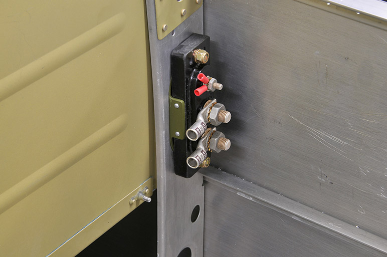 2009.01.11_-_RV-8_-_Ground_Power_Plug_(3).jpg