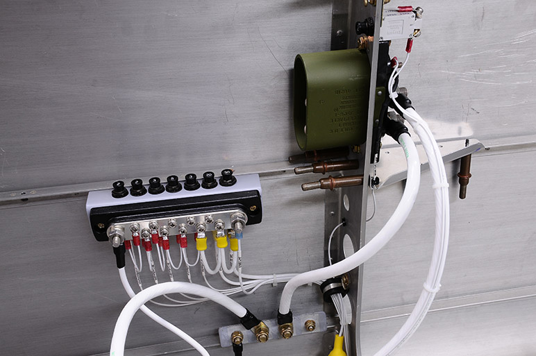 2009.01.25_-_RV-8_-_High-Current_Wiring_Completed_(3).jpg