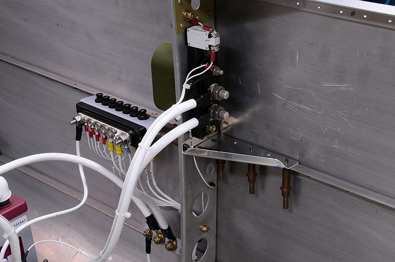 2009.01.25_-_RV-8_-_High-Current_Wiring_Completed_(5).jpg