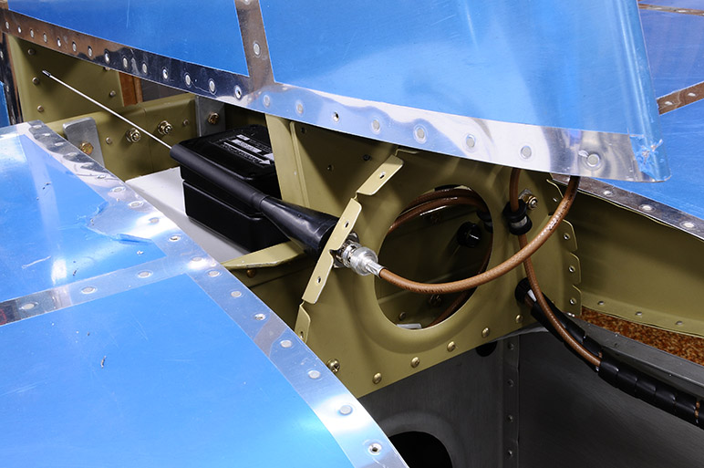 2009.05.02_-_RV-8_-_ELT_Ameri-King_AK-451_With_GPS_Input__Installation_(12).jpg