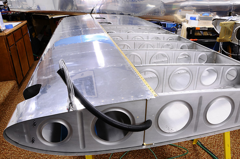 2009.07.04_-_RV-8_-_Wiring_Up_The_Pitot,_Landing_Lights,_Position_Lights,_and_Strobes_(4).jpg