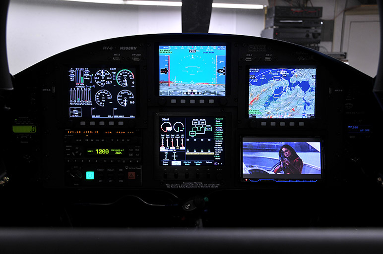 2010.01.14_-_RV-8_-_Final_Instrument_Panel_Installation_(9).jpg