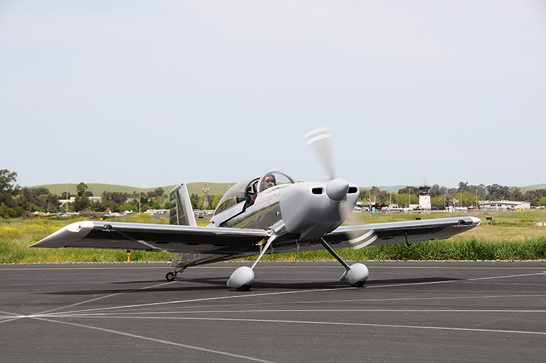 2010.04.17_-_RV-8_-_Taxi_Testing_(27).jpg