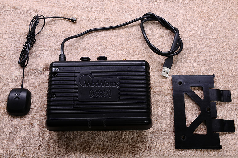 2011.07.02_-_WxWorx_XM_Aircraft_Weather_&_Audio_Receiver_with_USB_Interface_&_Antenna_(1).jpg