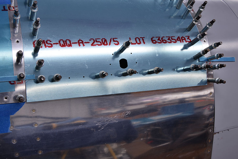 2014.06.21_-_RV-8_-_Rebuild_-_Front_Baggage_Door_-_Rounding_The_Bottom_Flange_(3).jpg