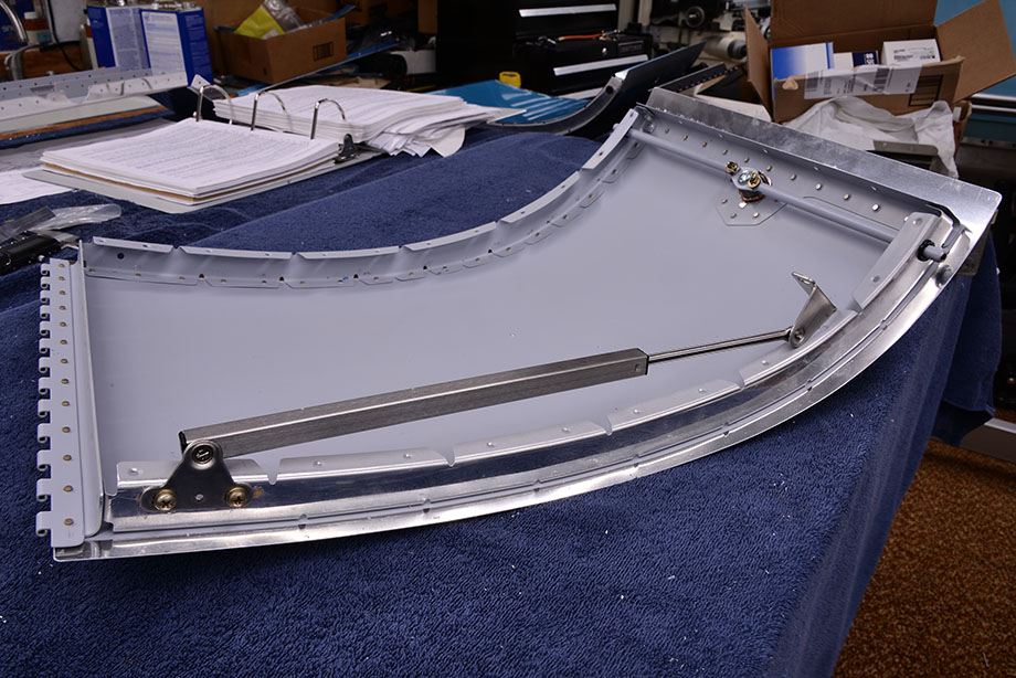 2014.06.29_-_RV-8_-_Rebuild_-_Front_Baggage_Door_-_Assembly_&_Lift_Strut_Installation_(7).jpg