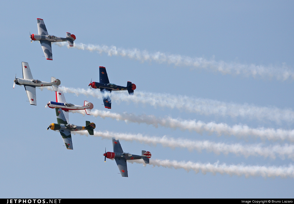 Yak-50 formation flying ....jpg
