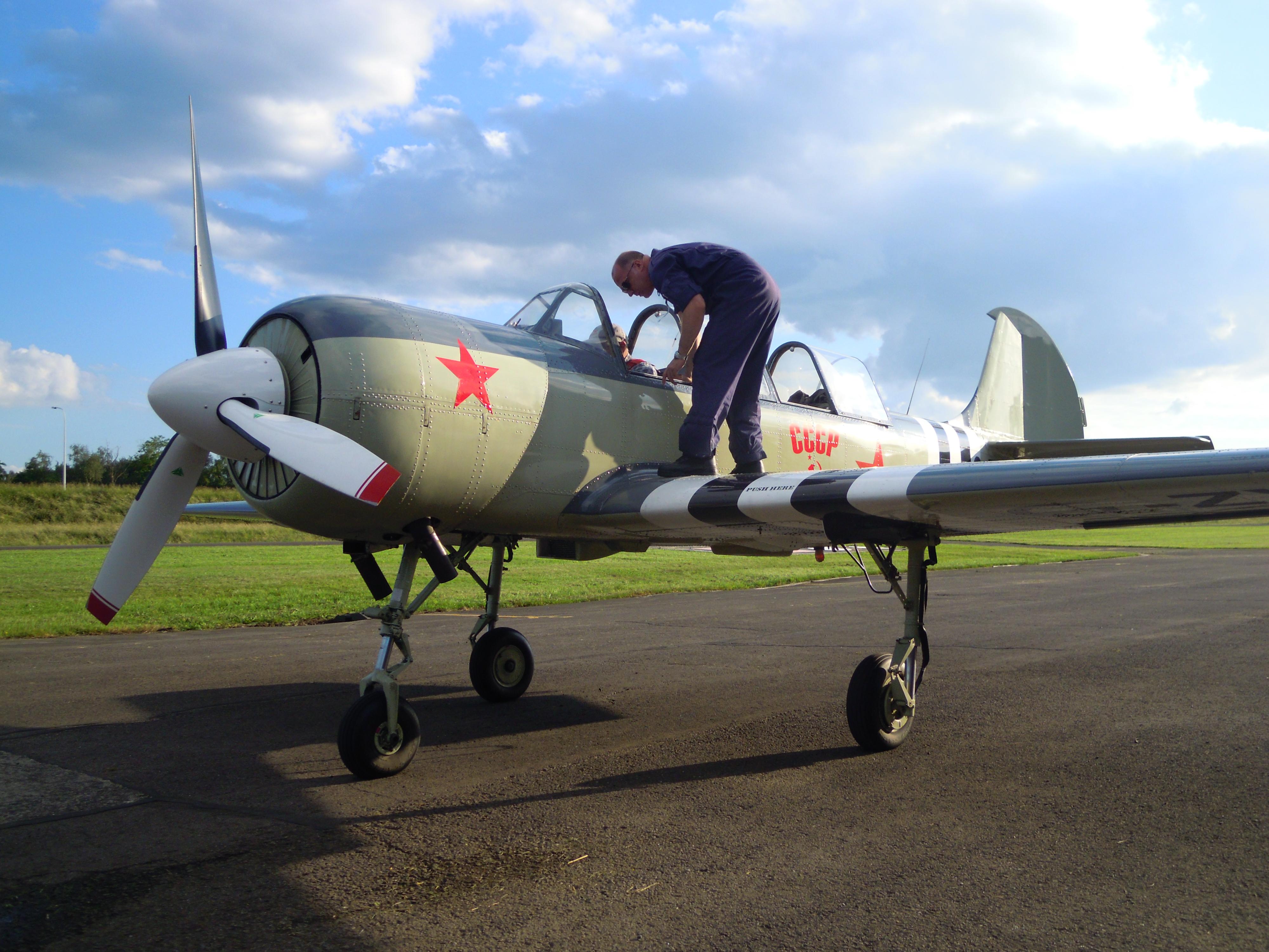 Yak-52 G-ZYAK Saint-Ghislain (EBSG) - Belgium -etienne verhellen avion de Johan - ....JPG